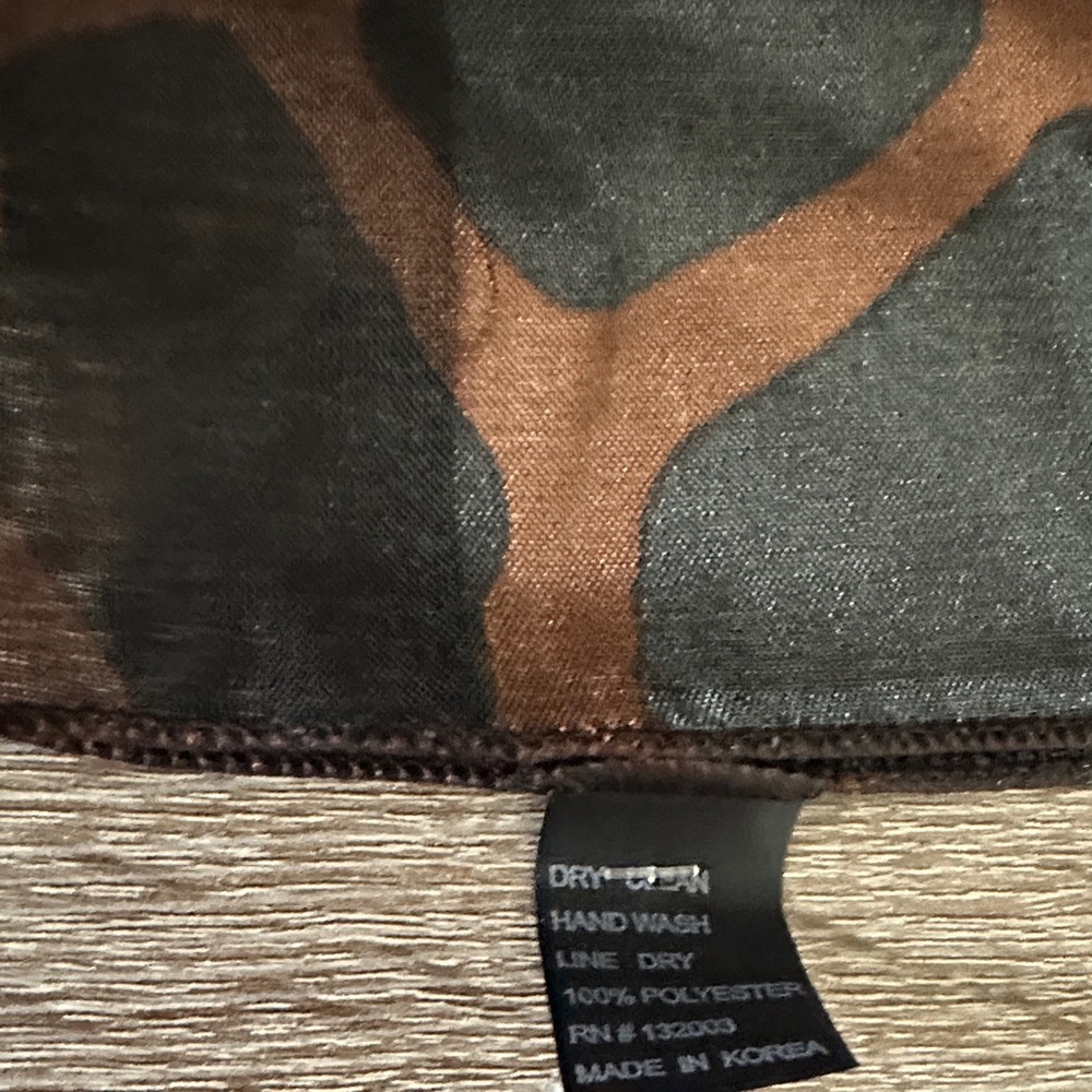 Elegant Brown and Black Scarf - Picture 2 of 3